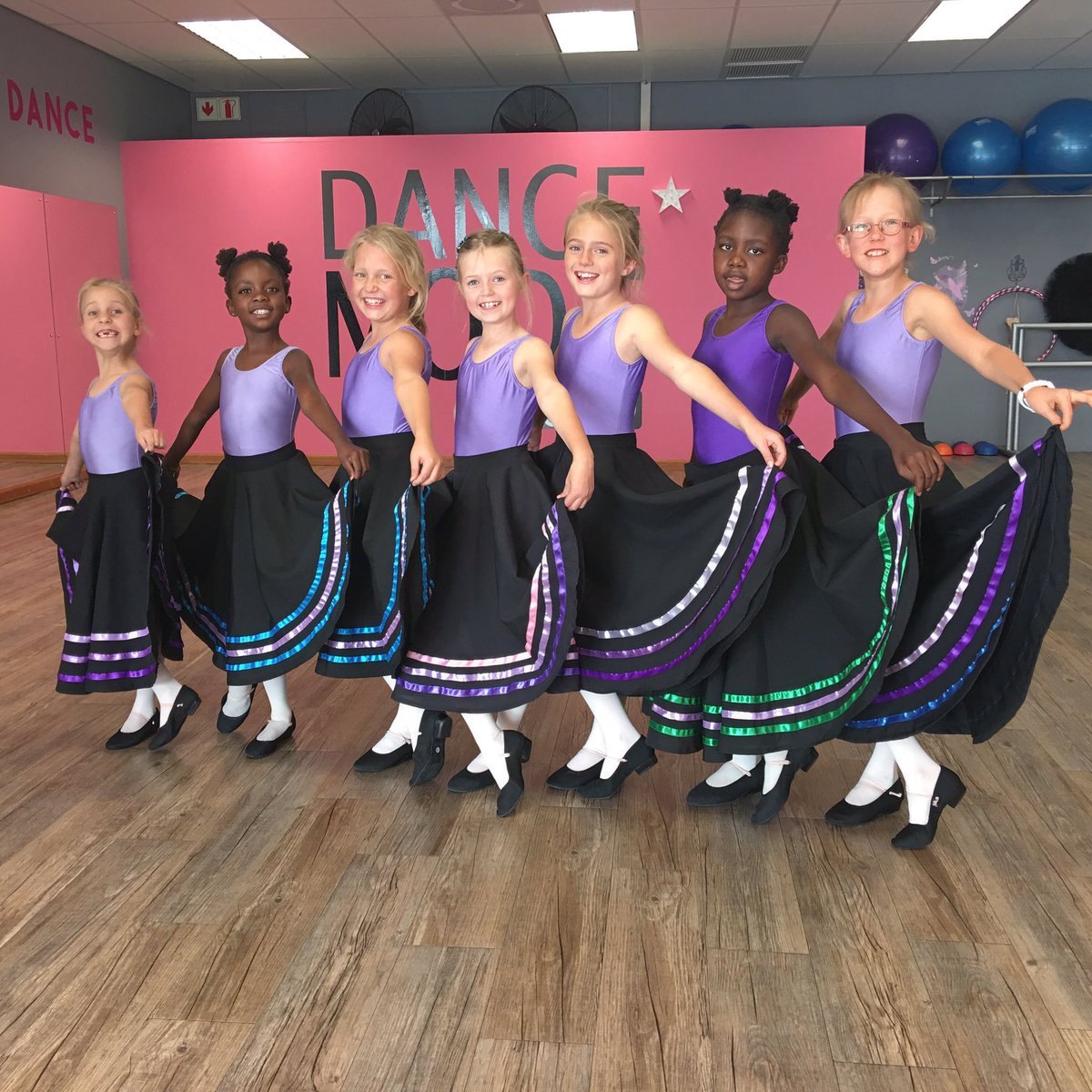 FirstPointeJhb's tweet image. Character time! #rad #balletclass #colourfulskirts 💜💙💚💗