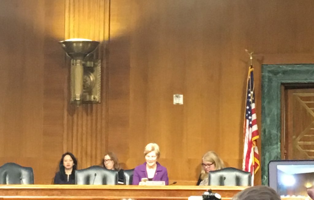 caitpurk's tweet photo. In the same room with @SenWarren right now 😄 #ENDALZ https://t.co/UG4ttAV2PF