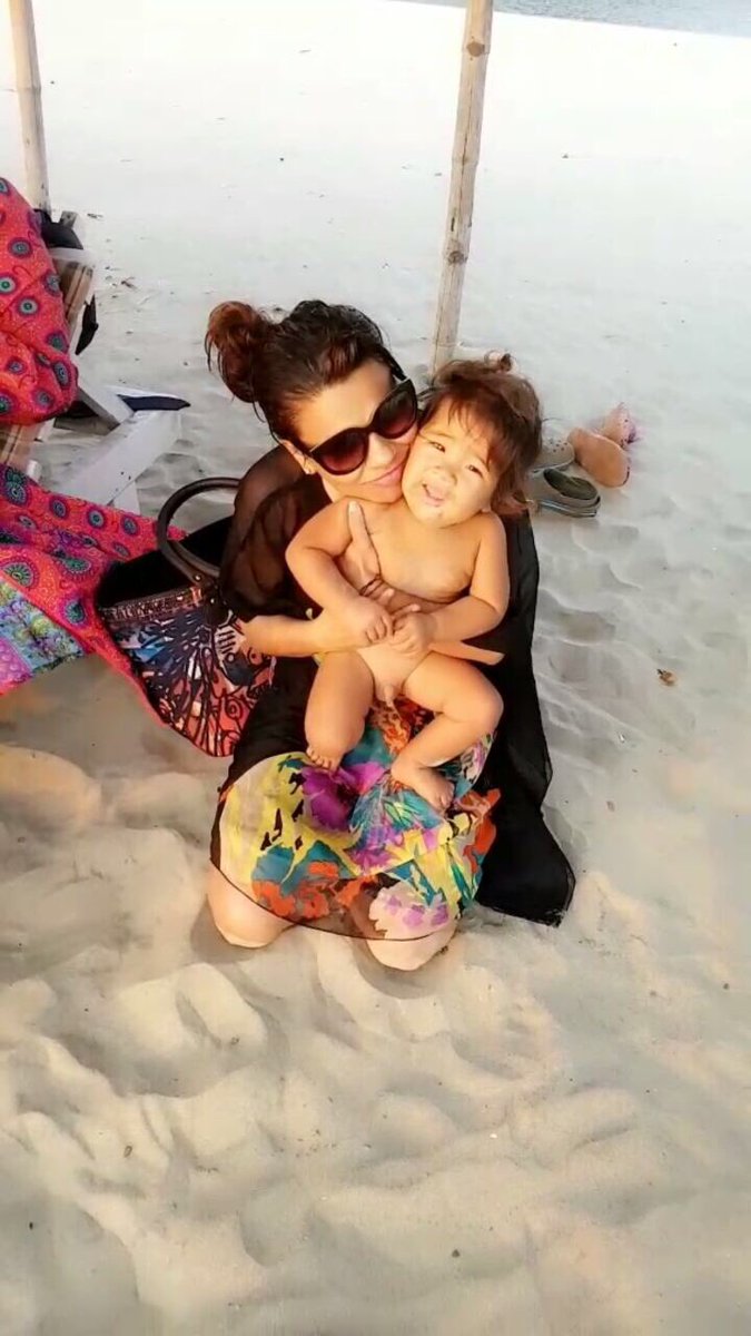 PreetiSimoesFC's tweet photo. @preeti_simoes in Goa #family #happiness #on-holidays ...beach bums.... Wen strangers meet n itz love 😍#cuties https://t.co/M3RUWDyBNq