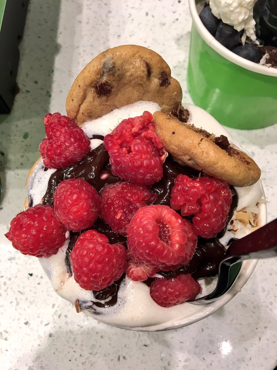 Lindsayiadeluca's tweet photo. Last day at #LetsYo in #Eastlongmeadow before the close the doors tonight. Thanks for always being the move 😅🙏🏽🍦(miss you jenny!) https://t.co/XE9WXqHScG