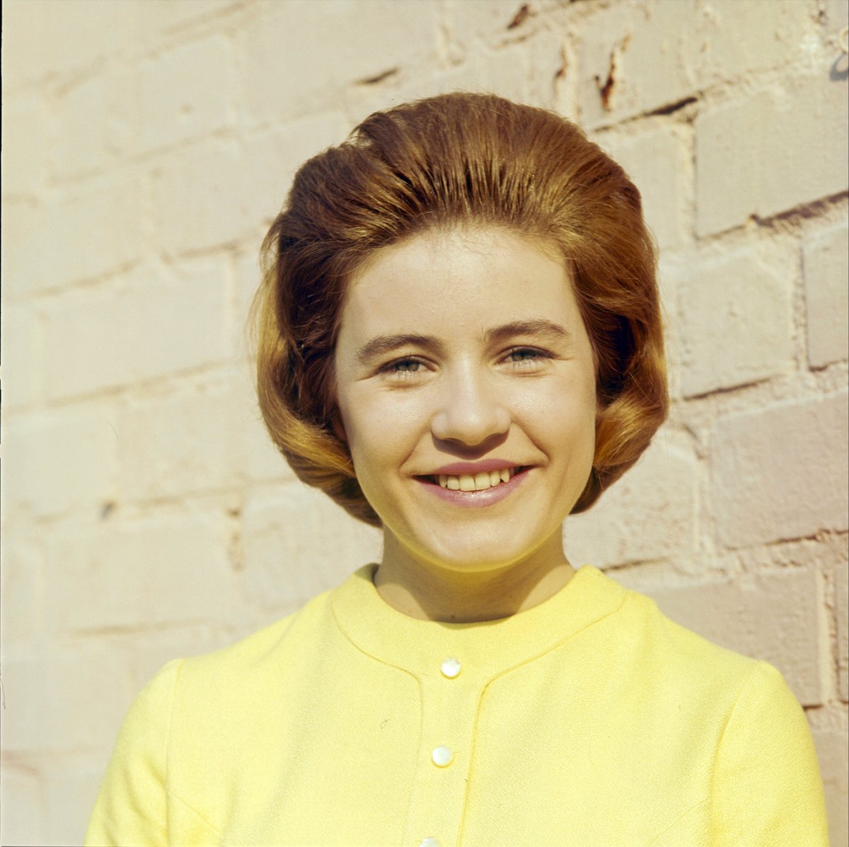 What better way to remember Patty Duke than by taking a look back at her life through photos? >> ow.ly/dMml30alIBv #RIP