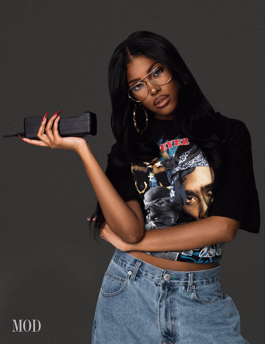 diamondwhite's tweet photo. Looks w/@MODmagazine 🔫 https://t.co/b08aCx8kzO