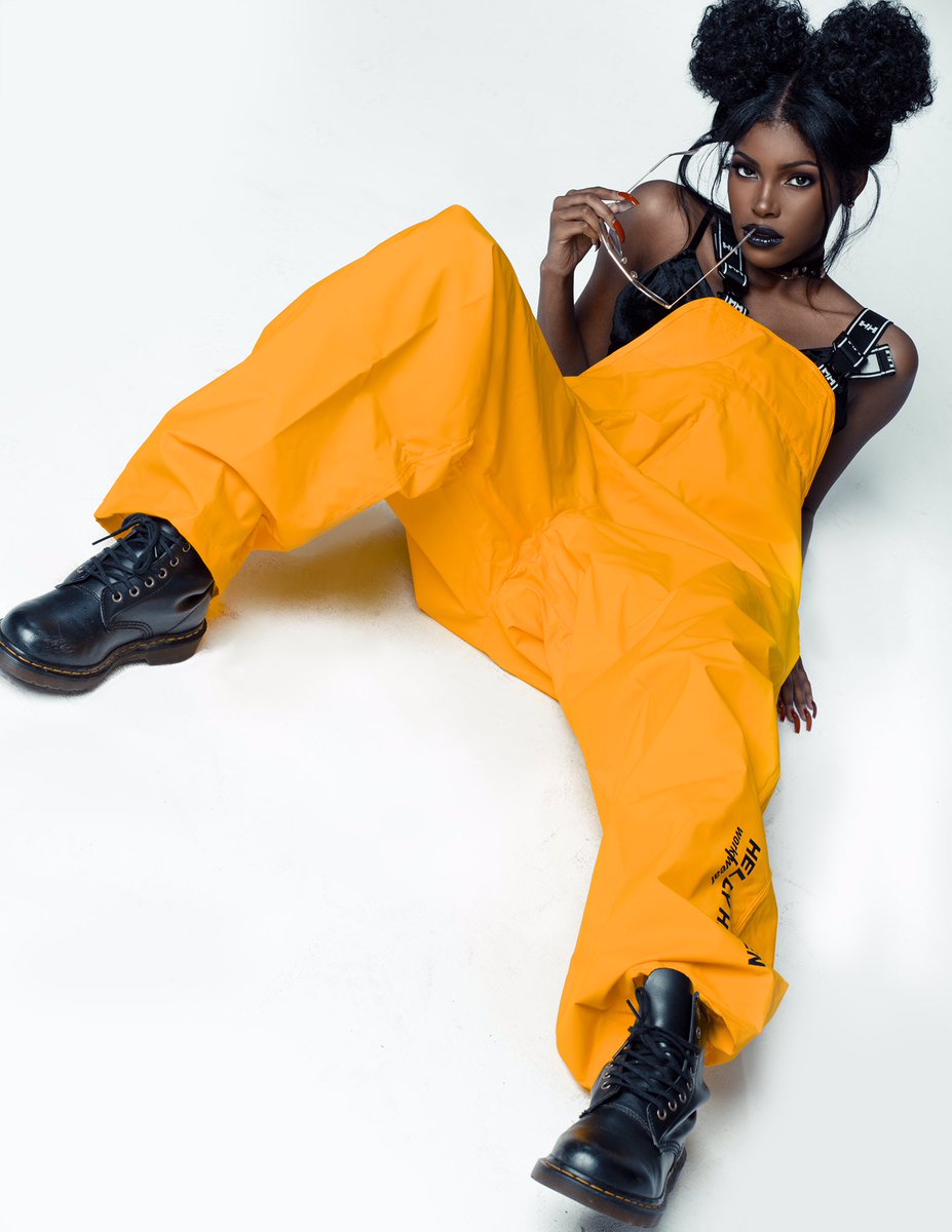 diamondwhite's tweet photo. Looks w/@MODmagazine 🔫 https://t.co/b08aCx8kzO