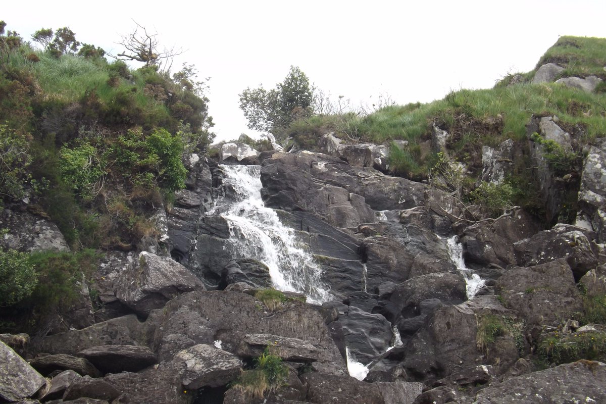 steelepicture's tweet photo. #Kerryway #beautifulIreland #greenfeilds #walking #grandaddy #waterfall  #relaxation #cleanair #crountryside #ireland #mountains https://t.co/3imG1Wz8dK