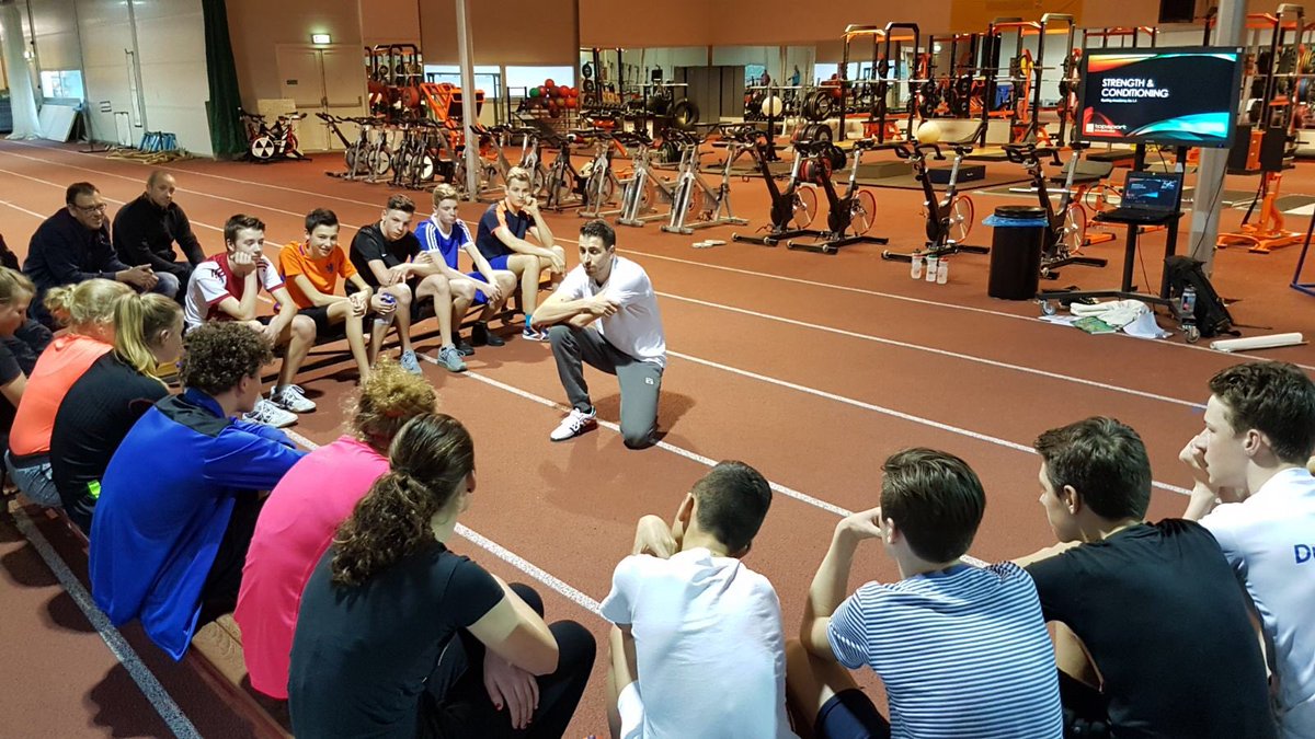 24 jongeren trainden vanavond op Papendal tijdens onze workshop Kracht&amp;Core. Zeer geslaagd. Foto's op facebook.com/cyclingacademy…