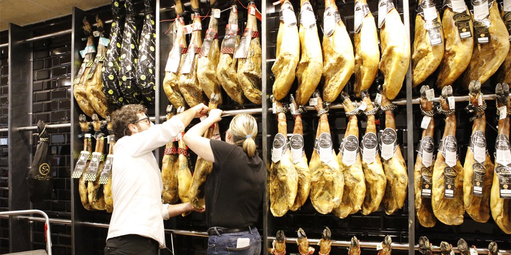 Coolinarymarket's tweet photo. La grandesa de #CoolinaryMarket resideix en tots aquells que han confiat en el projecte. Gràcia per l'esforç, ja som una gran família! https://t.co/jje7fO23h2