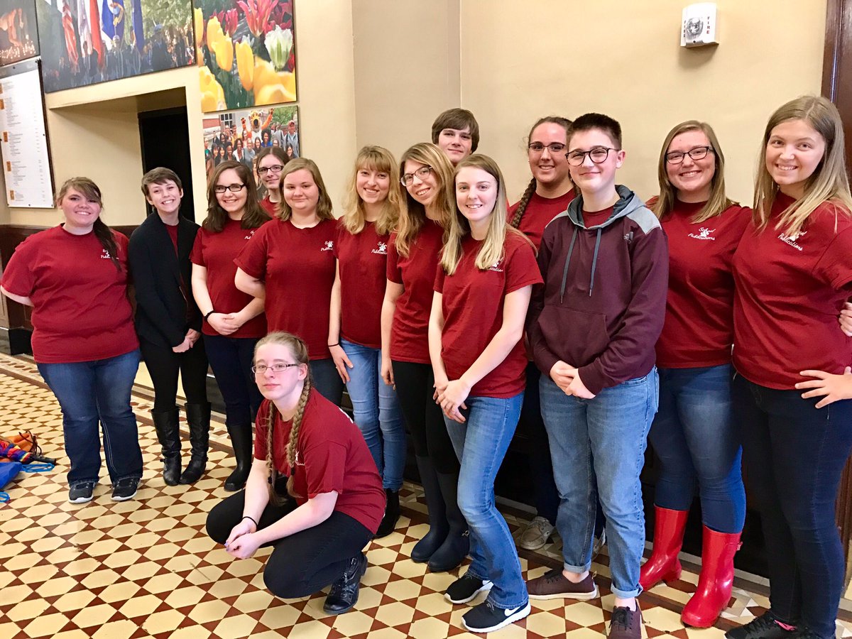 KaraNoFilter's tweet photo. The whole #schsmo School Publications gang (minus Charlie and Justis) at #mipajday17 . #stcr13 #scholasticjournalism https://t.co/6ulZidpkdy