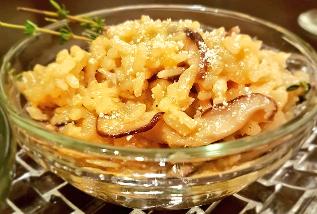 Pairing #WineWednesday with mushroom risotto 🍷 #vegetarian #culinaryfun