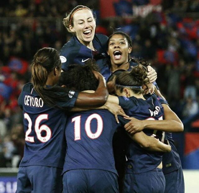 AshleyLawrence's tweet photo. AMBIANCE INCROYABLE!! @UWCL @PSG_Feminines 🔴🔵🔥🏆 https://t.co/DwXTXLqgYj
