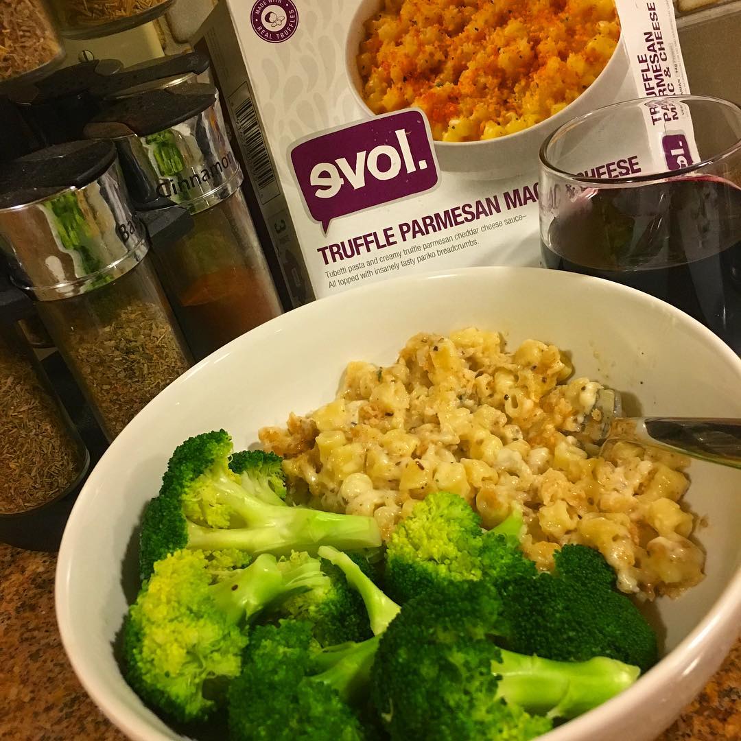 EVOLfoods's tweet photo. Nothing to wine about here. #TruffleMac 📷 : @zoe6282 https://t.co/VvSYBRn6ng