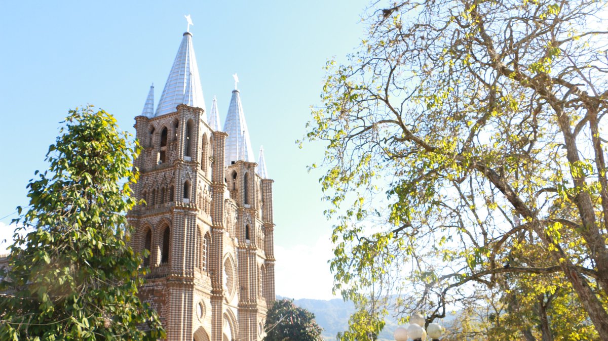 touringmedellin's tweet photo. Beautiful church in Jardín Antioquia! #picture #ACityToLive #towm https://t.co/aZ2Bfz7U7g