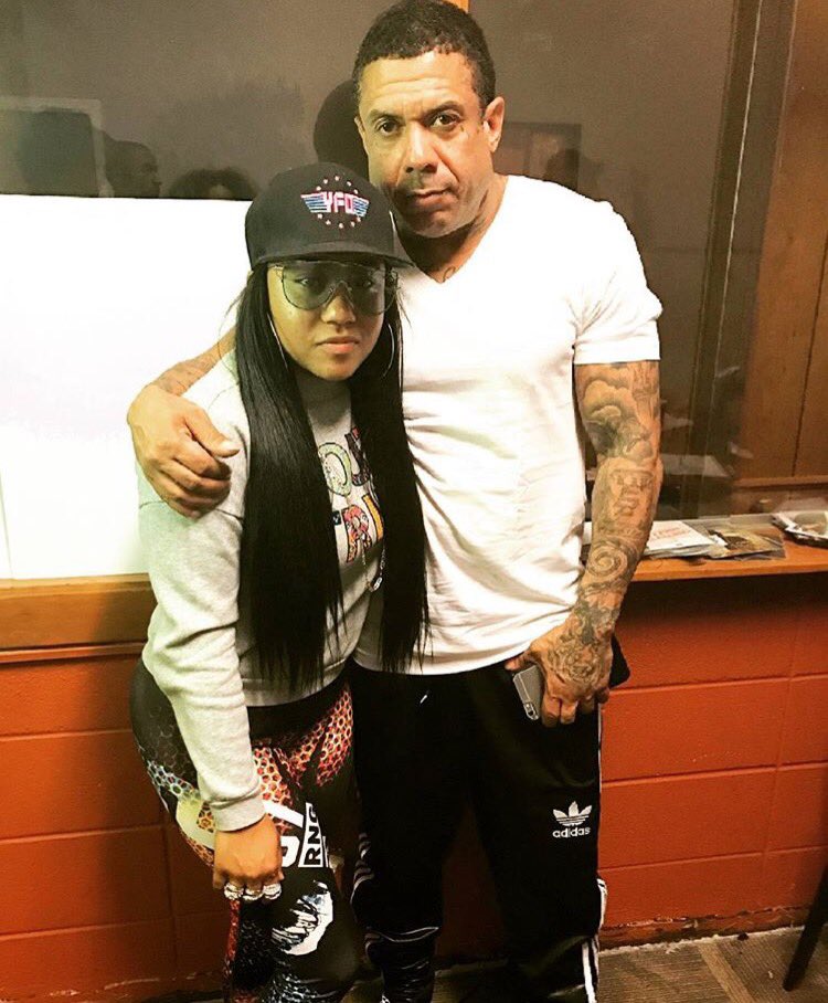 poe_digital's tweet photo. The Source magazine meets artist  @destinydachef ! @destinydachef and reality tv star, magazine publisher @iambenzino #sourcemagazine https://t.co/zwku2zPlyJ