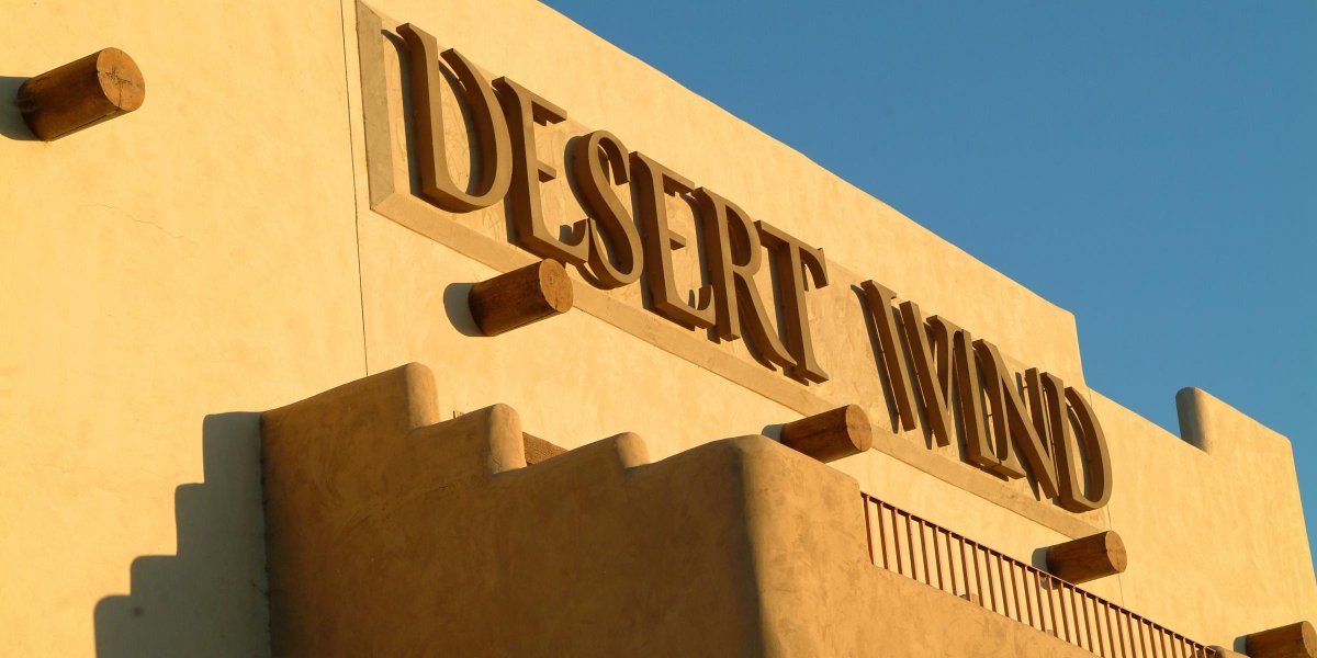 Wa_State_Wine's tweet image. The @seattlepi Wine Pick of the Week: A tantalizing #WahlukeSlope #Merlot from @desertwindwine. bit.ly/2mKezb7 #WaWine