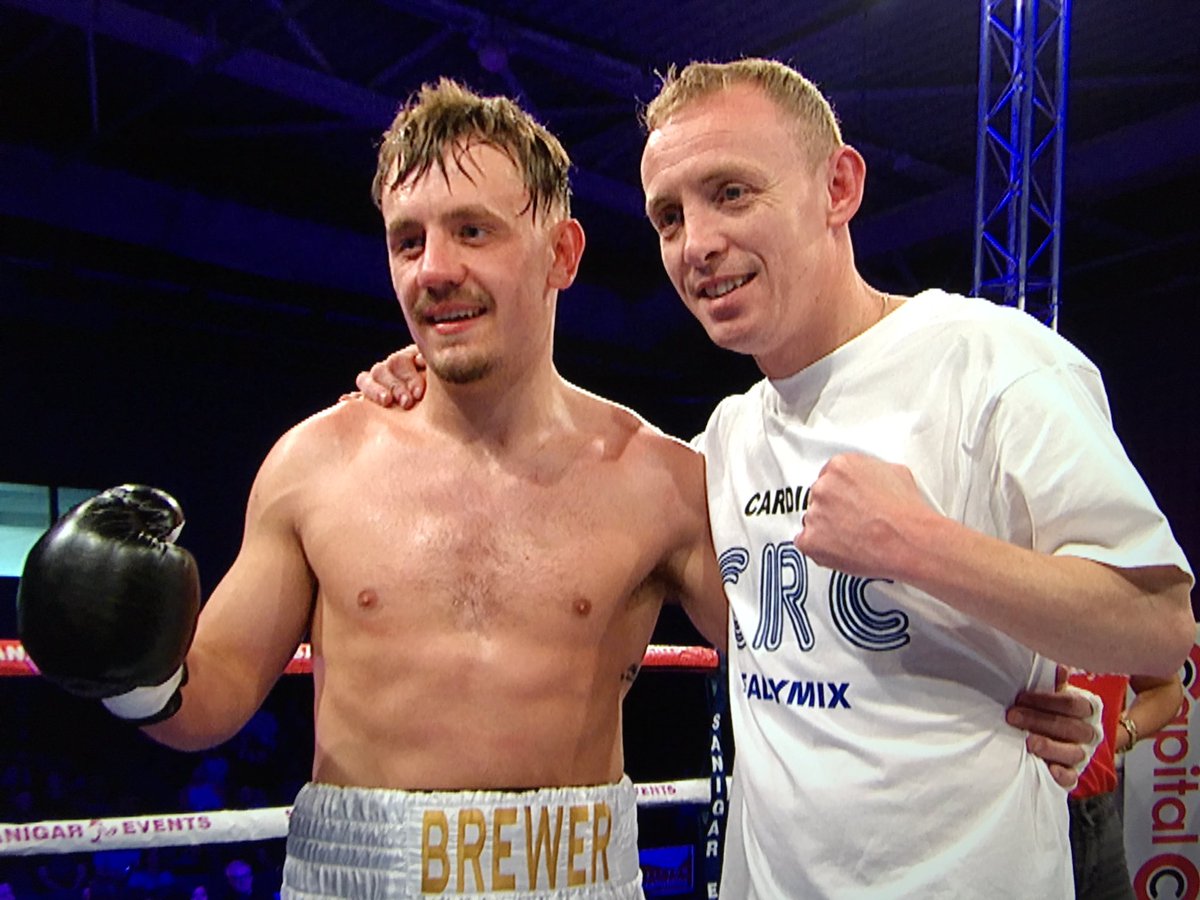 YFfeitS4C's tweet image. Epic knockdown by Brewer! #YFfeit