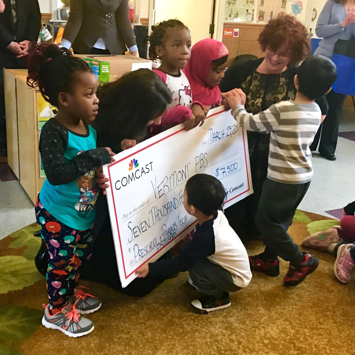 G0ldil0x24's tweet image. .@ComcastNewEng @ComcastImpact bridging the #DigitalDivide w/ @VermontPBS @cvheadstart for #preschool learners and their #parents #ILovePBS
