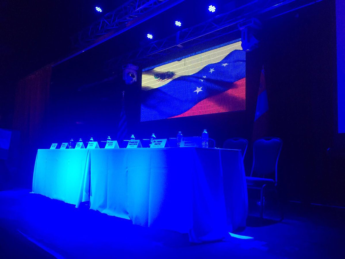 Perez_Coss's tweet image. Ya estamos listos para la conferencia: 
"VENEZUELA una vision desde el exilio"
