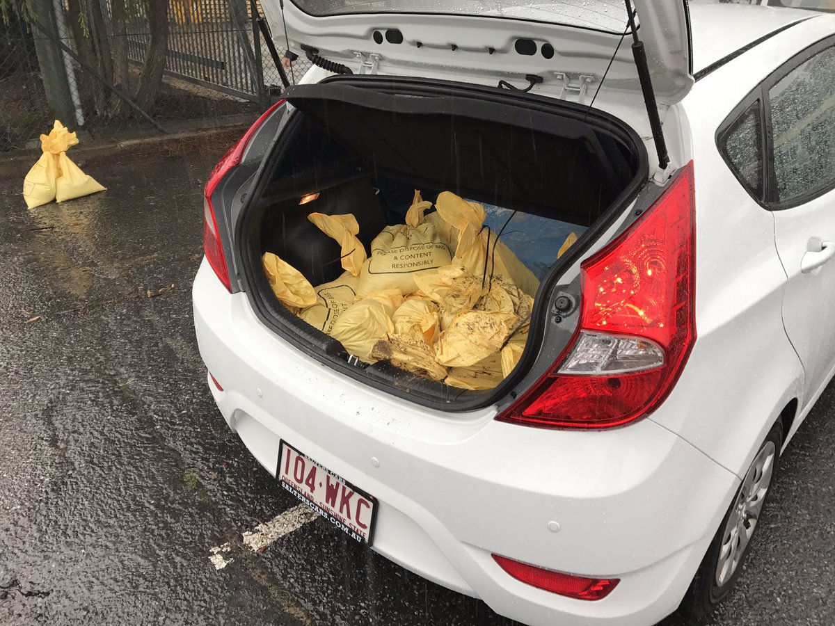 Many Brisbane residents getting free sandbags at Newmarket <a href="/abcnews/">ABC News</a>