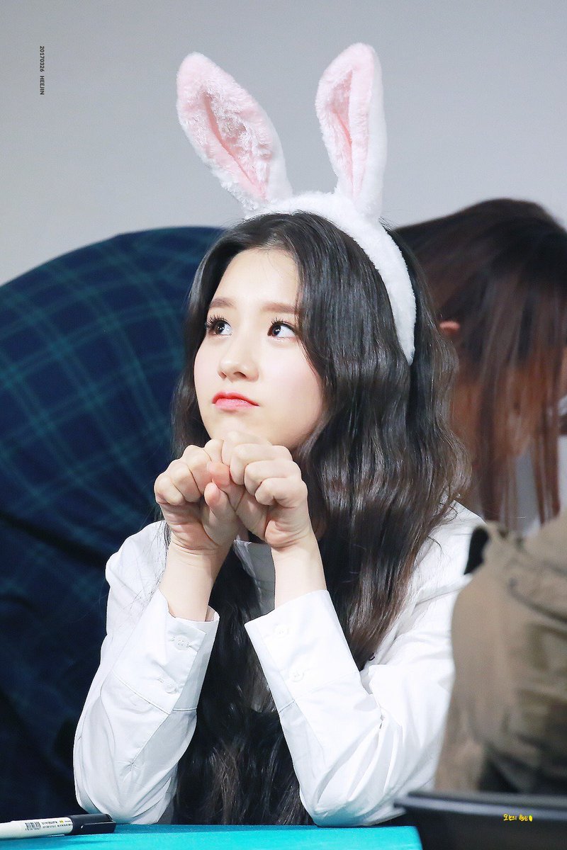 heejin_pics's tweet photo. 170326 ; fansign
#이달의소녀 #희진 #LOONA 
cr. hyunjins_day https://t.co/vffVybAh9Q
