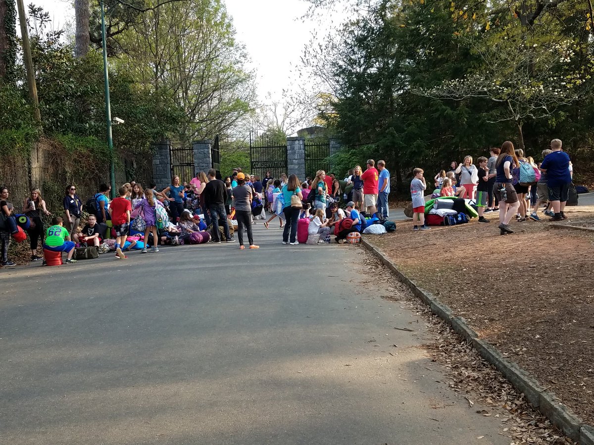 CarolineAtlanta's tweet photo. Get ready @ZooATL @SweetAppleES Nightcrawlers are ready for some fun!  #SAEPRIDE @andylallison #4thgraderocks https://t.co/gCNPZ52pRG