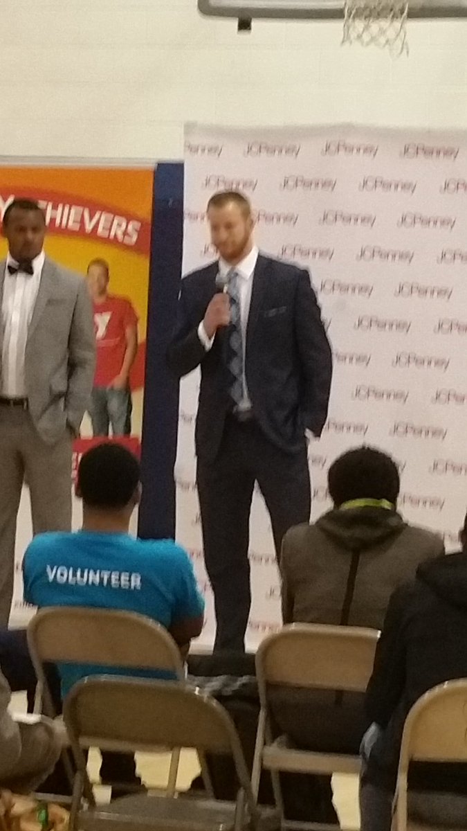 Carson Wentz and Deshaun Watson, thanks for hanging with our youth at Columbia North Y!
@pfvYMCA <a href="/selliottYMCA/">Shaun Elliott</a> <a href="/cj_wentz/">Carson Wentz</a> <a href="/DeshaunWatson4/">Steam Dream</a>