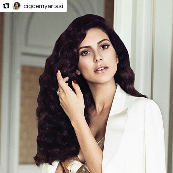 Güzeller Güzeli 😘 ❤ ❤ 
#Repost @cigdemyartasi with @repostapp
#ensevdiklerimden #tbt❤️ #makeup  #cigdemyartasi #vatanimsensin #bergüzarkorel