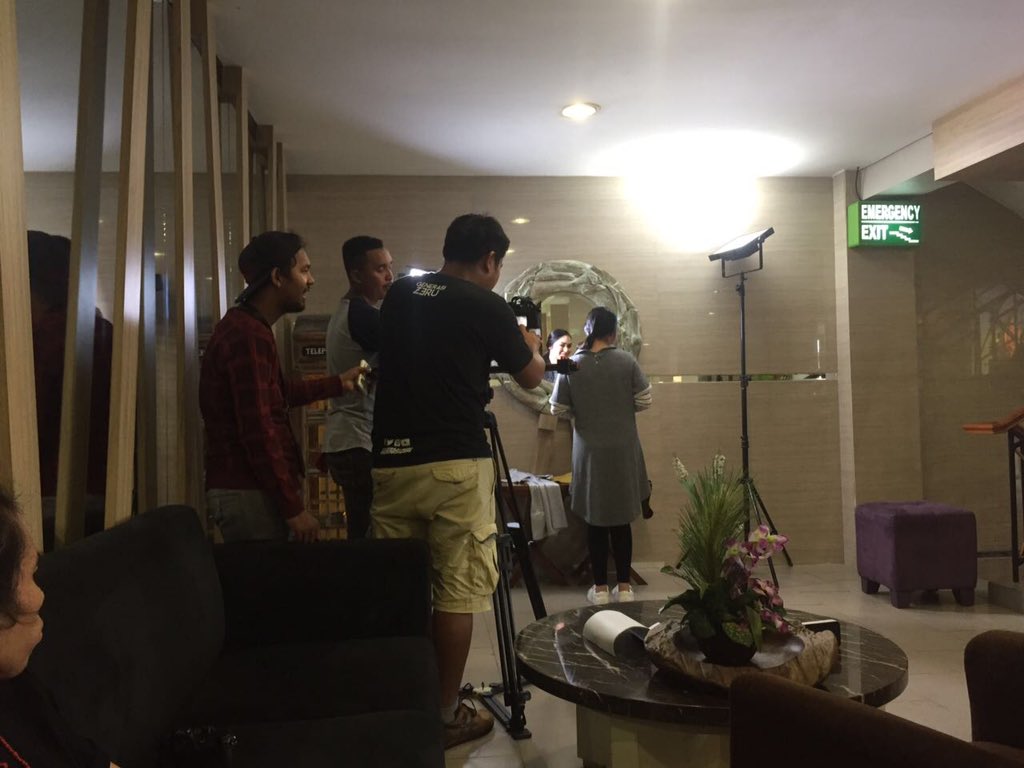 MyRegina_'s tweet photo. Ka @reginapoetiray lagi shooting nih untuk @GenerasiZeru ga sabaar deh ~~ semangat princess https://t.co/IGTpriue82