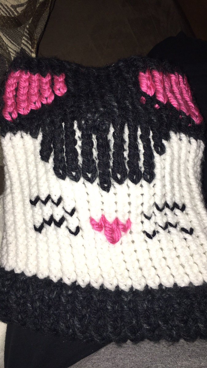 AmbieAnne's tweet photo. I make beanies!! Message me for more info.:) (cat ear beanie example) Can/will customize.:) https://t.co/fcR1G3WAFY