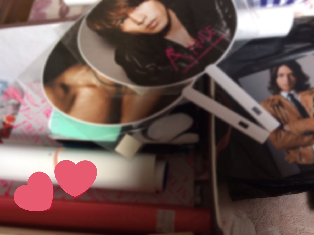 tomhyd09's tweet photo. グッズ整理します🙌🏻💓
グッズ、ポスター、うちわ、
パンフ、、、などなど、
譲ります！
もし山P関連で欲しい物がありましたら連絡下さい💓💓その商品がありましたら譲ります‼️
値段は商品によって変わりますので連絡していただけたら教えます！
#山P #山下智久 #グッズ #譲 https://t.co/rf9JhObc1D