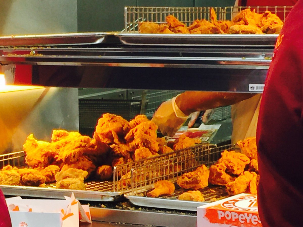 DeniseHenwood's tweet photo. Can't wait to eat this!! #popeyeschicken @PopeyesCA @JohnFHenwood #Evanston #Calgary #yyc #yyceats #louisianachicken #hangry #cluckme! 🍗🍗🍗 https://t.co/ggKfBooppO