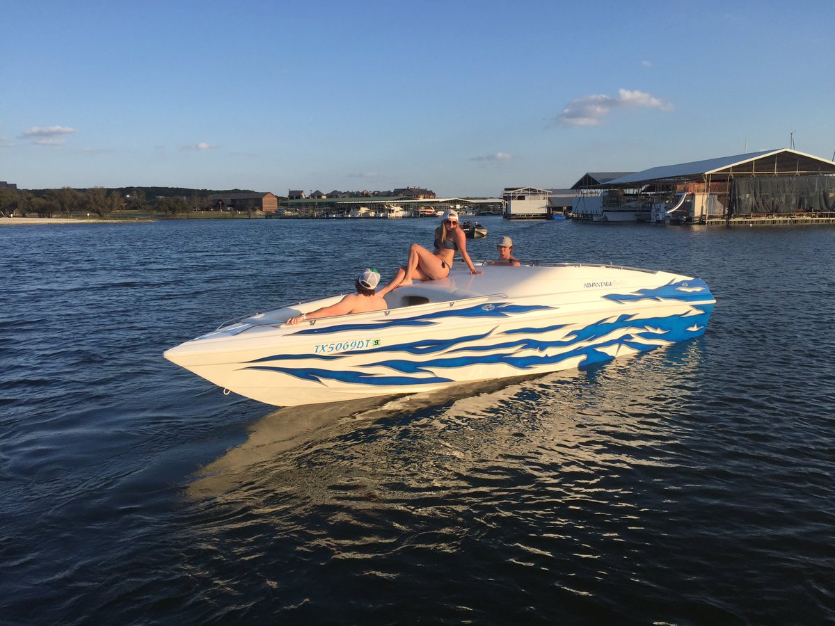 MacyMarshall1's tweet photo. Summerrrrrr where you at? 😩😎 https://t.co/DeV7qT5hSE