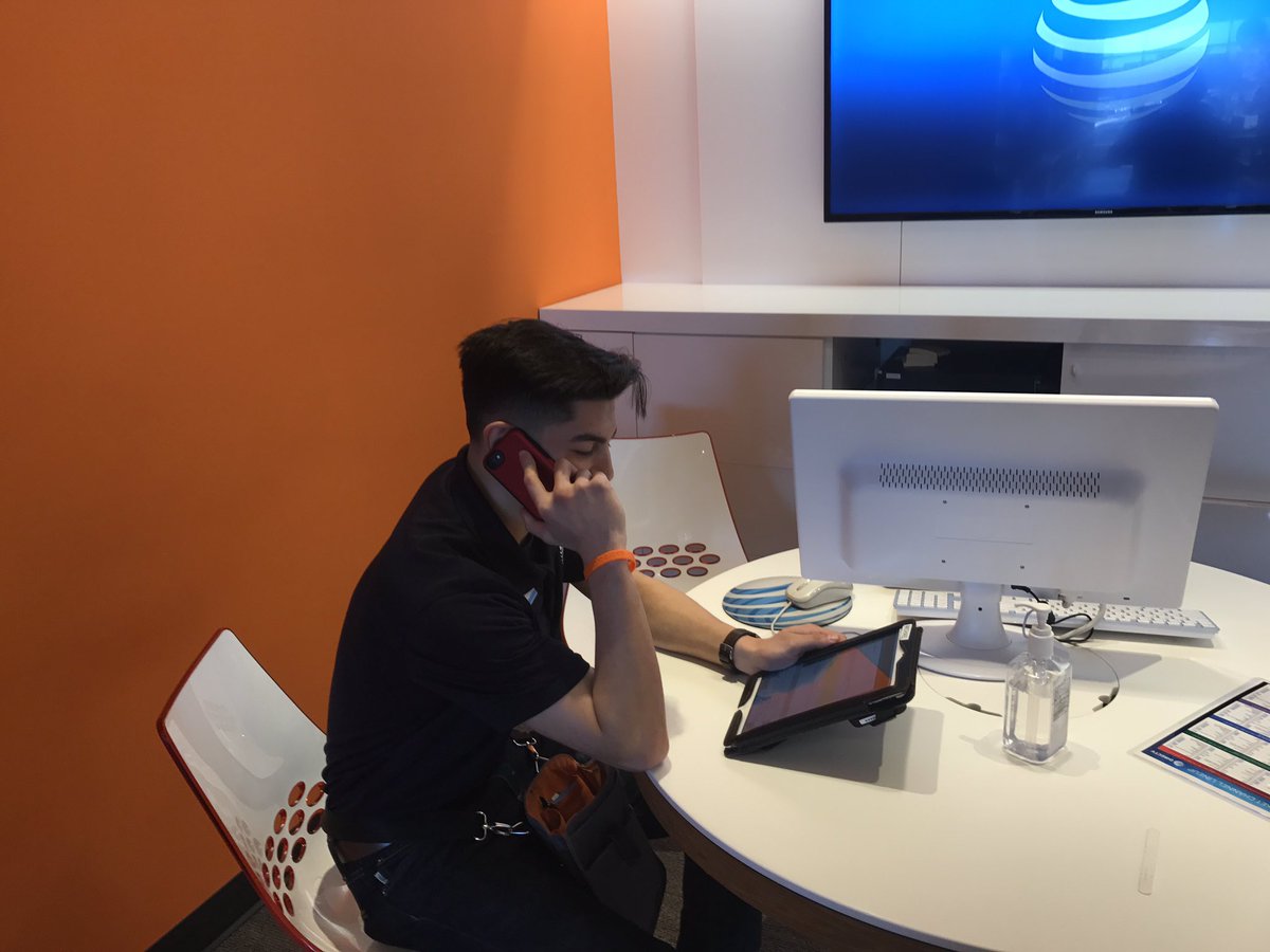 ChrisArch05's tweet photo. @ATTFASHIONPLAC1  Michael locking down an appointment he found in UP. https://t.co/Ple793OTrw