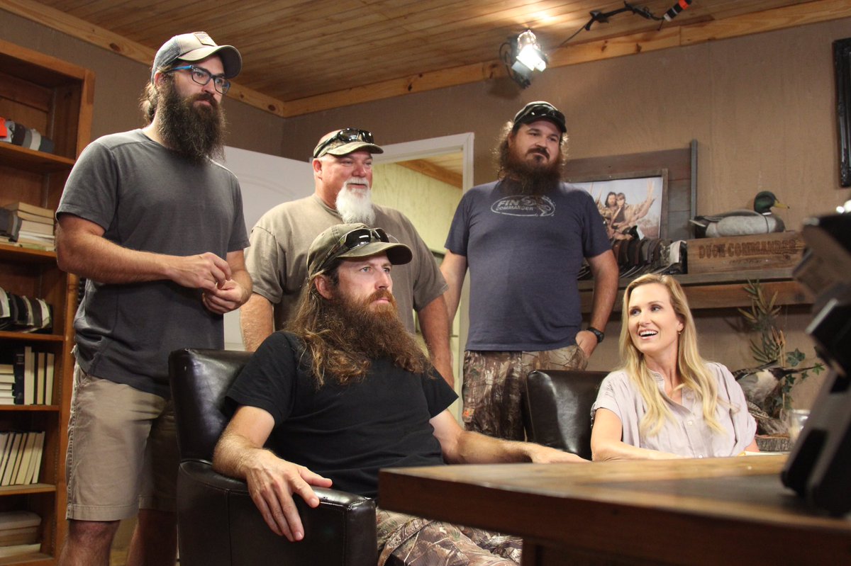 The last episode of #DuckDynasty is on now! <a href="/friar_martin_dc/">Justin Martin</a> is repping #fincommander. 🎣
