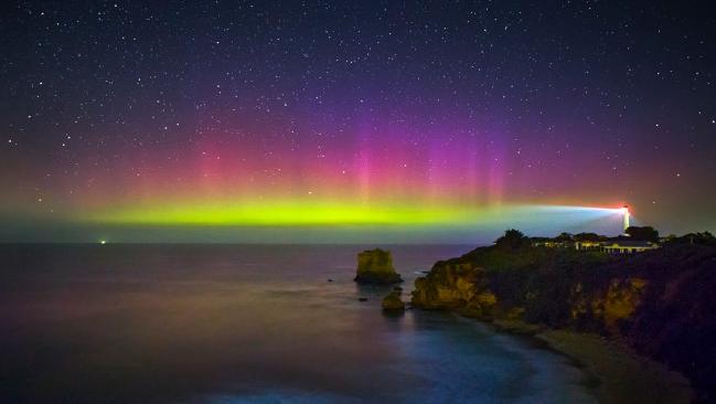 mymigrationapp's tweet photo. The skies over Victoria and Tasmania lit up this week in a stunning light display Photo Credit: Lachlan Manley Photography #auroraaustralis https://t.co/d5wYlHQdrC