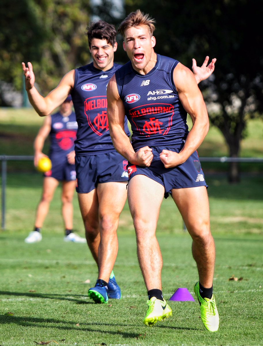 MattyGoodrope's tweet photo. .@jackviney7 doesn't mind flexing especially after winning the sprints 3-0 over @cpetracca7 @melbournefc training today. 💪👊😂 https://t.co/ZKt8ZwMKgN