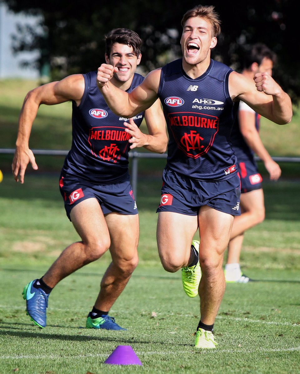MattyGoodrope's tweet photo. .@jackviney7 doesn't mind flexing especially after winning the sprints 3-0 over @cpetracca7 @melbournefc training today. 💪👊😂 https://t.co/ZKt8ZwMKgN