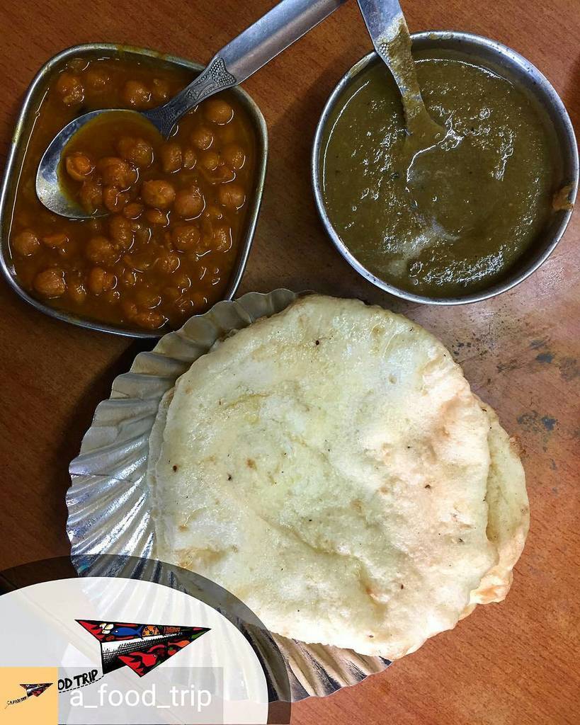 Tweet2Foodiye's tweet photo. Via @a_food_trip -  Chhole Kulche @ Rajuchaiwala Mall Road, Mcleodganj.
With my 100th post I would take a minute t… https://t.co/fk6iXvPdzM https://t.co/ZRbSQjt924