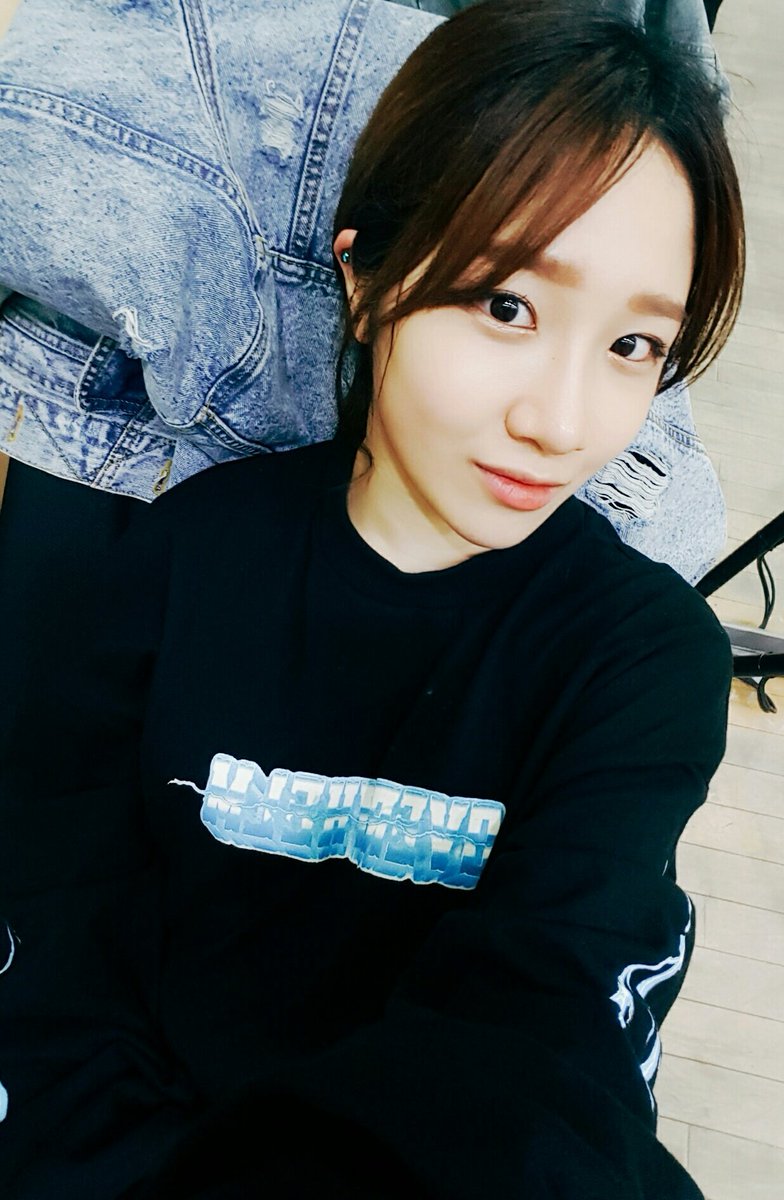 eunakim102794's tweet photo. 다 좋은 하루 되세요♡♡ have a good day errboddyyy https://t.co/GsNI9cSpaD