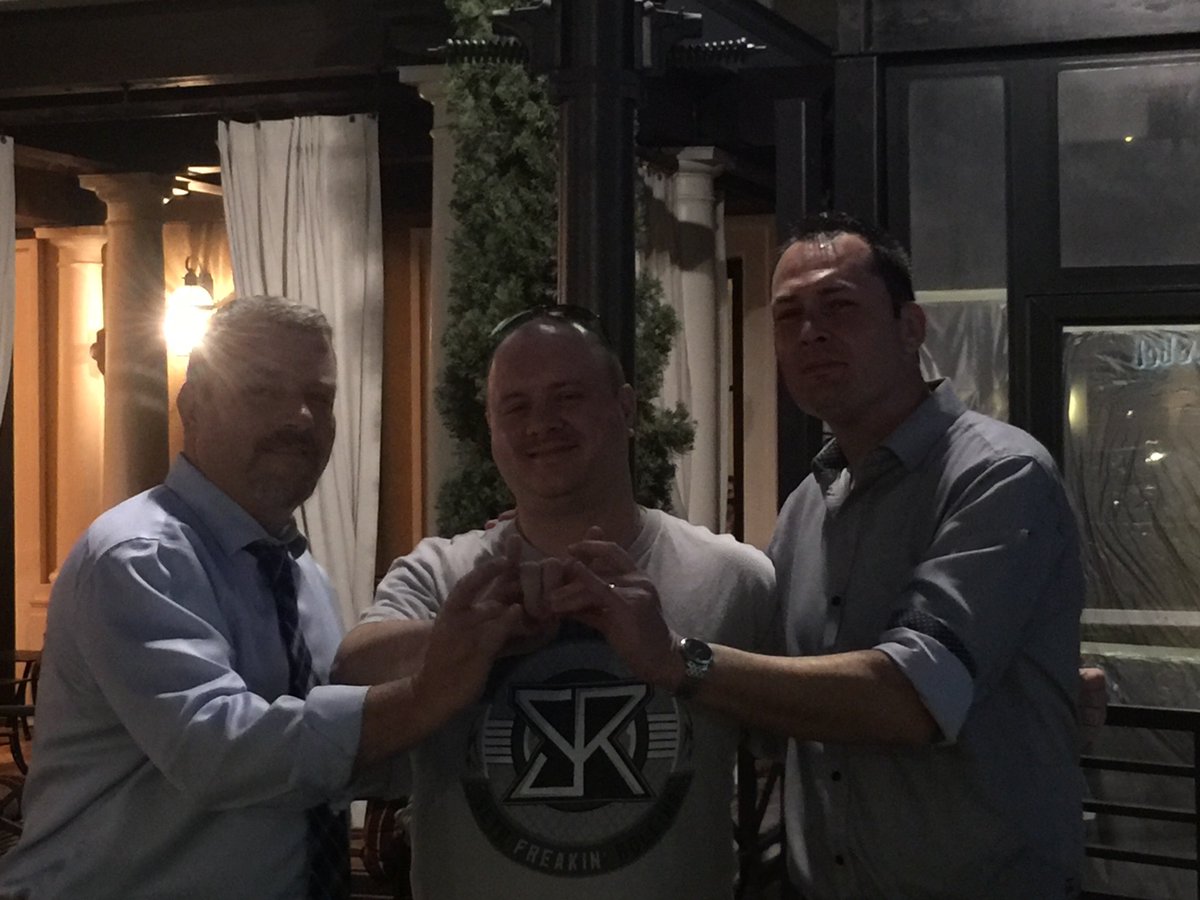 DanTheCannon's tweet photo. Epic night out to dinner with @GBL316 , his wife Jess, Jason Haze, &amp; Whitney. Once in a lifetime dream meet! #AllWC https://t.co/9orxE3LVLK