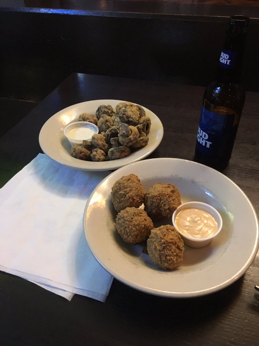 likedjscoop's tweet photo. Little known secret to any boy band blow up set..... Dix Apps &amp; Napps. #BoyBandPowerHour. #dixdaqs @therealveillon @sanitarygary #humpday https://t.co/rgchIx1WIQ