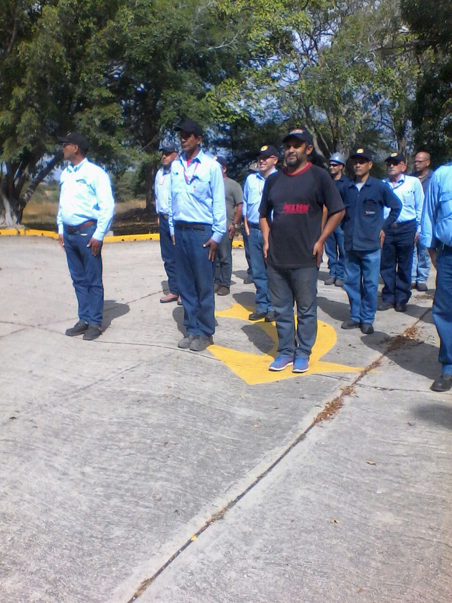 CCCSNBqto's tweet photo. @JRojasCSN  @CSNVZLA @V2AC @CJMaurera @genio2712 @GVargas_IM  continúa la formación de los combatientes en planta Bqto. https://t.co/hv0i4vTaiO