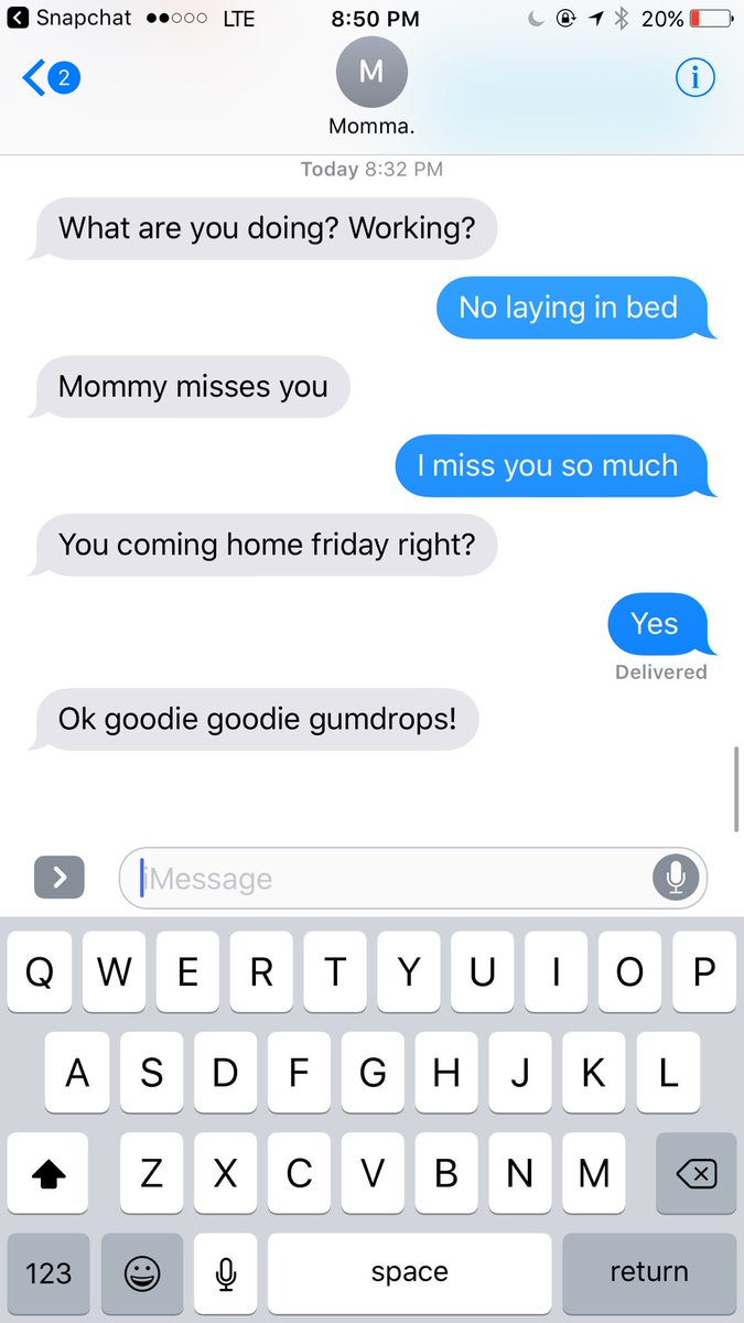 caymdav's tweet photo. WHOS MOM IS THIS?????? 💀 https://t.co/fu8TrwVd8F