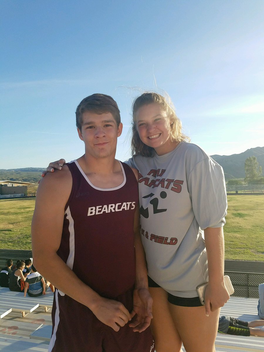AlisaMolar's tweet photo. My track star baby brother ⭐️💪🏻🙌🏻 did he get first in the 200 you best believe it #1stinstate #aztrack https://t.co/Te9o7ff0Bk