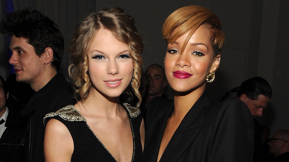 blessedswifty's tweet photo. Taylor Swift surpasses Rihanna and is now the SECOND most viewed female artist on Youtube, THIRD overall behind Justin Bieber &amp; Katy Perry! https://t.co/DNc6PjwB2M