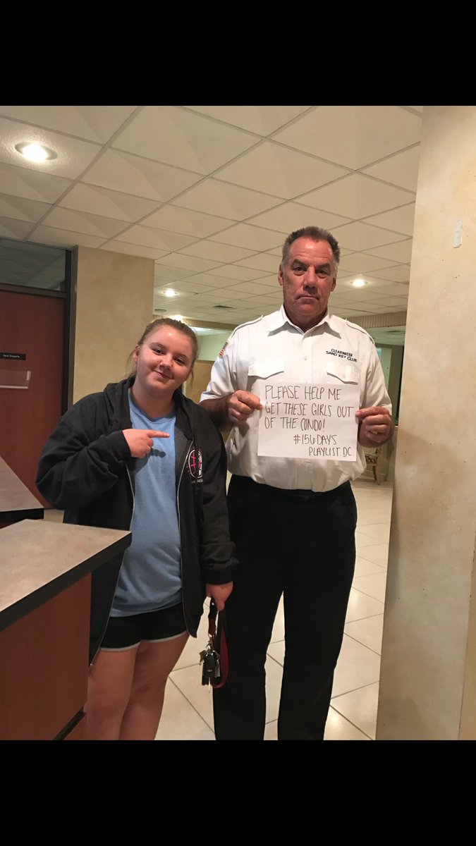 Lambertkatie13's tweet photo. @PlaylistLive @destinyxlambert #playlistlive ❤👏🏻 help this poor guy https://t.co/8MMyokTN1x