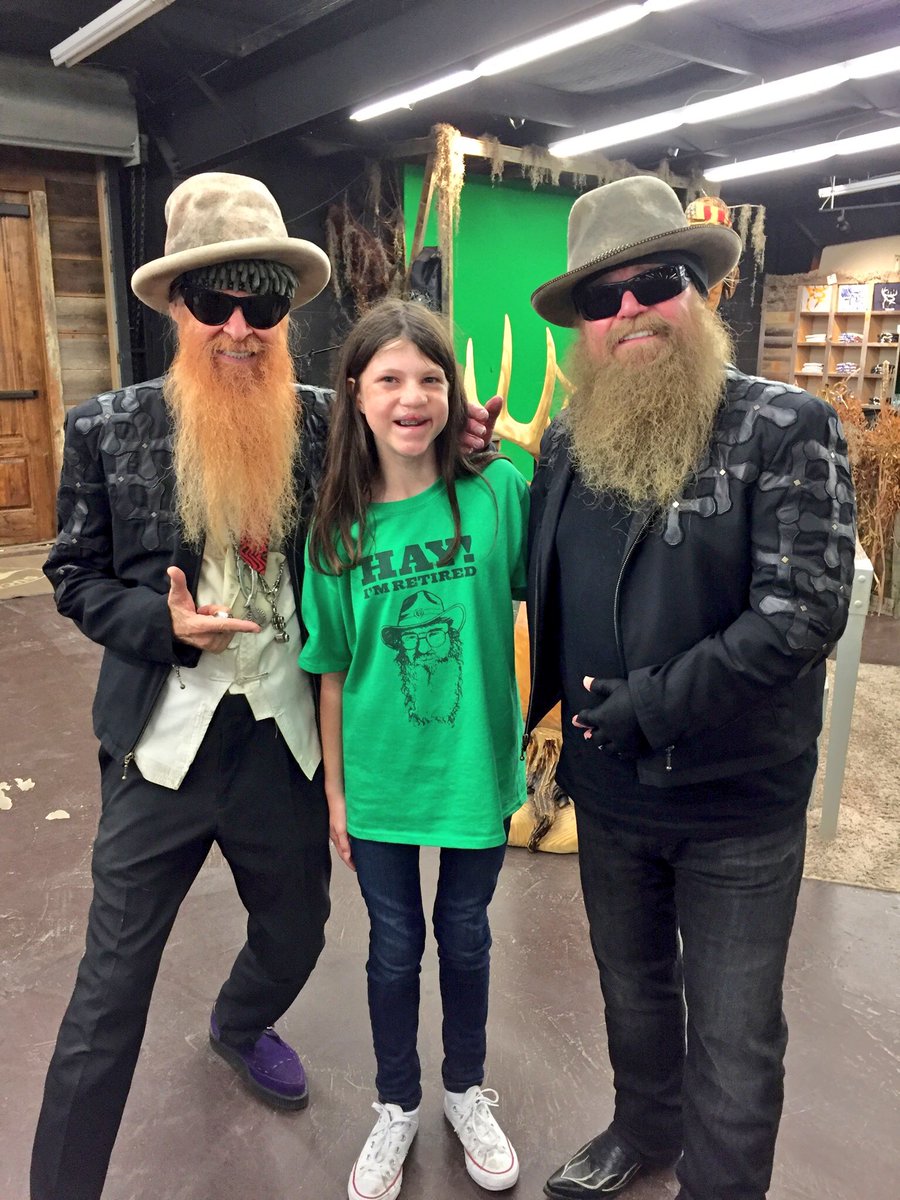 Missy Robertson on Twitter: "Thanks for watching! @ZZTop asked Mia for a pic, said they needed w/ the coolest member of the family. 😎#MissionAccomplished #NiceGuys https://t.co/qGJX1xbdFg" /