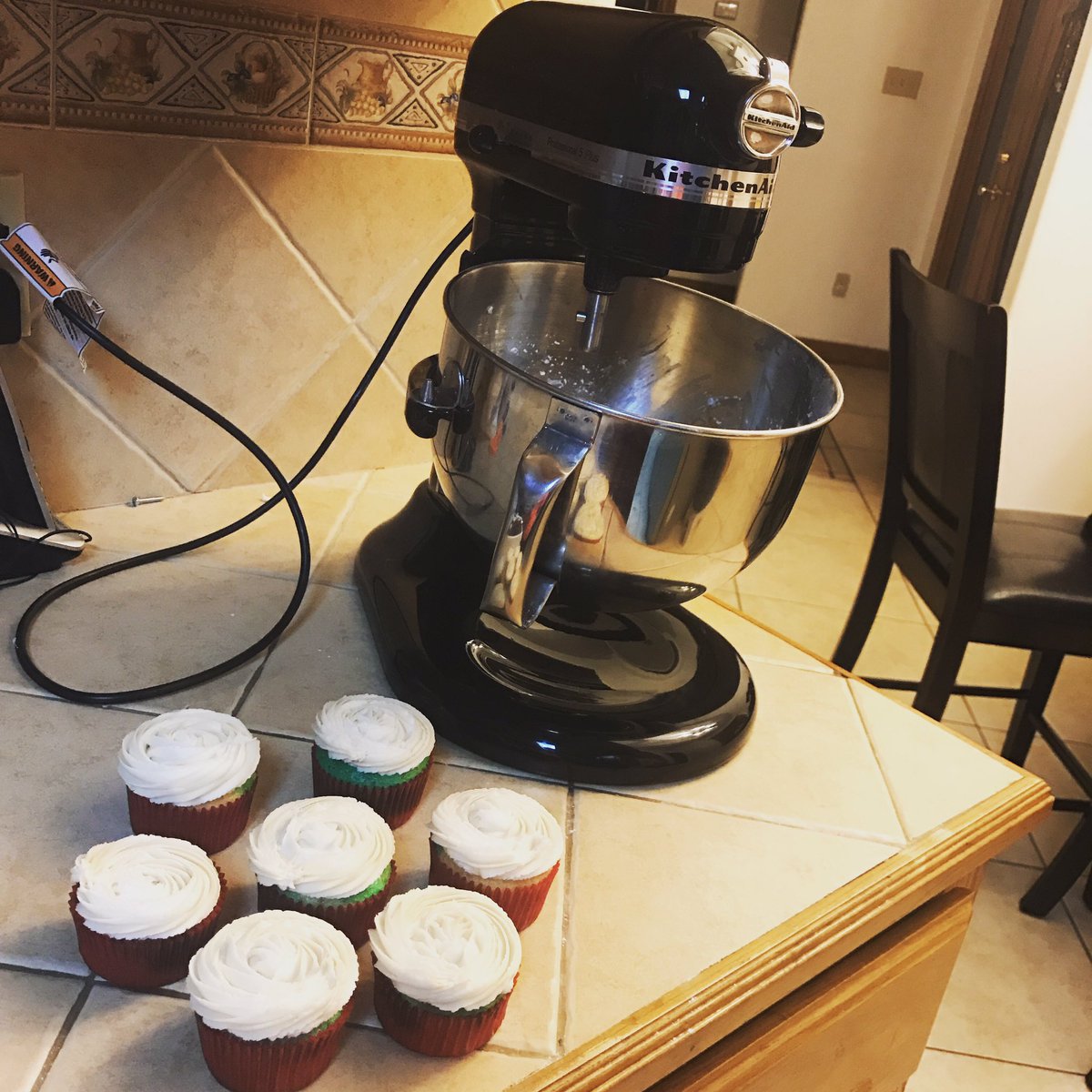fer_wynter's tweet photo. Estrenando la kitchenaid ❤❤❤ #bestgiftever #goals #kitchenaidlover https://t.co/DwRbuSJxPq