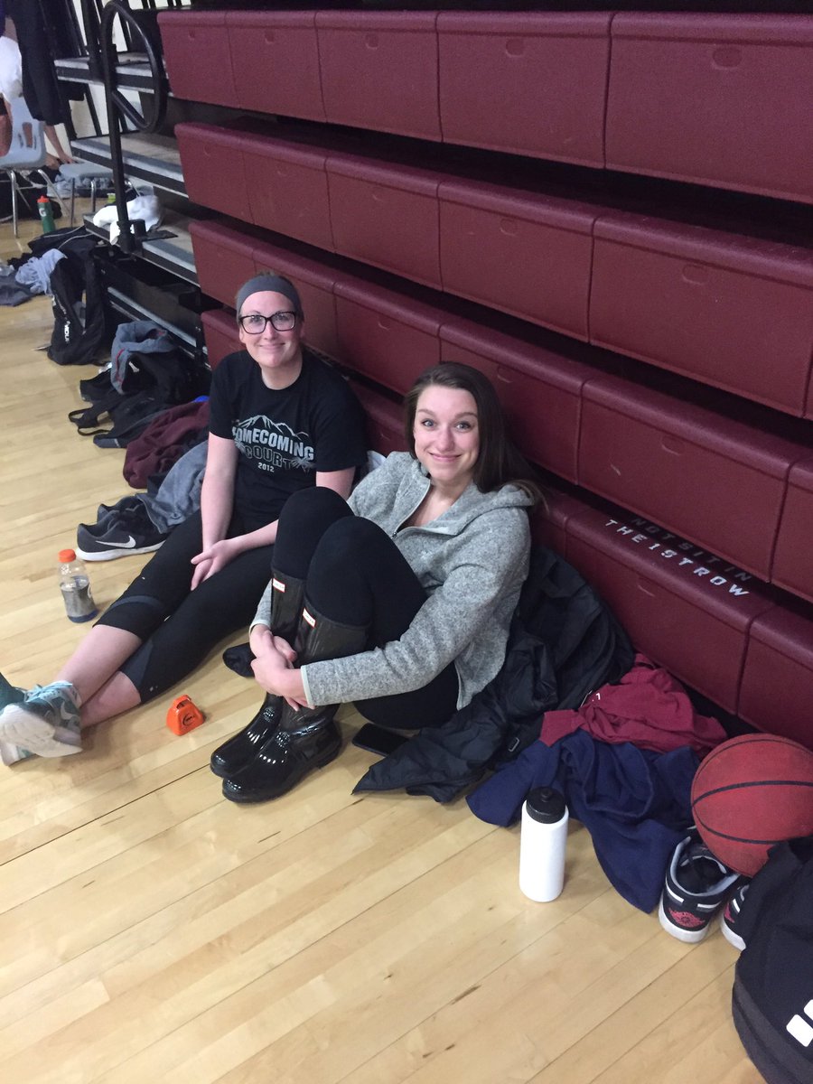 Klean_Kats's tweet photo. 2 happy Kat fans! @Klean_Kats up 41-27 with 2 minutes remaining. #finish https://t.co/VoFx6FfGKl