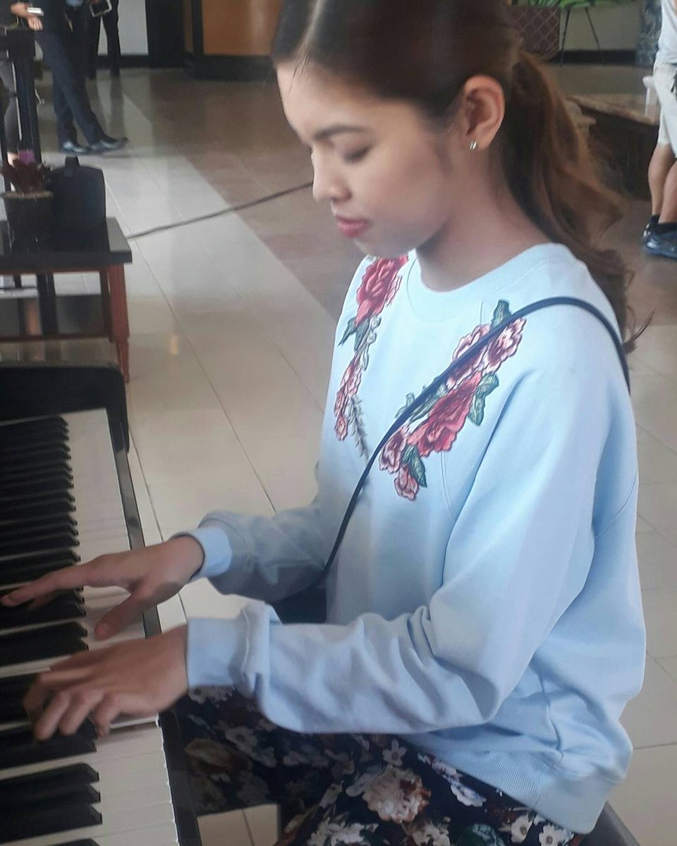 DJ Sunshine on piano 😊

📸 monrobesdemanille
#ALDUB89thWeeksary