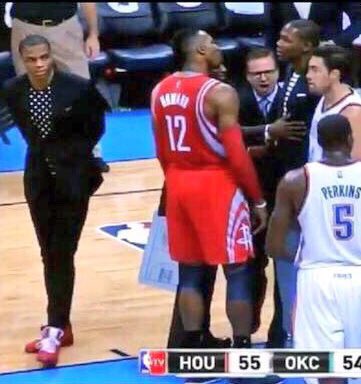 samstaydipped's tweet photo. Imagine having a teammate that was ready to run up on a dude thats 7 ft to back you up and just bailing on him like its nothing https://t.co/ZgjwldkRTd