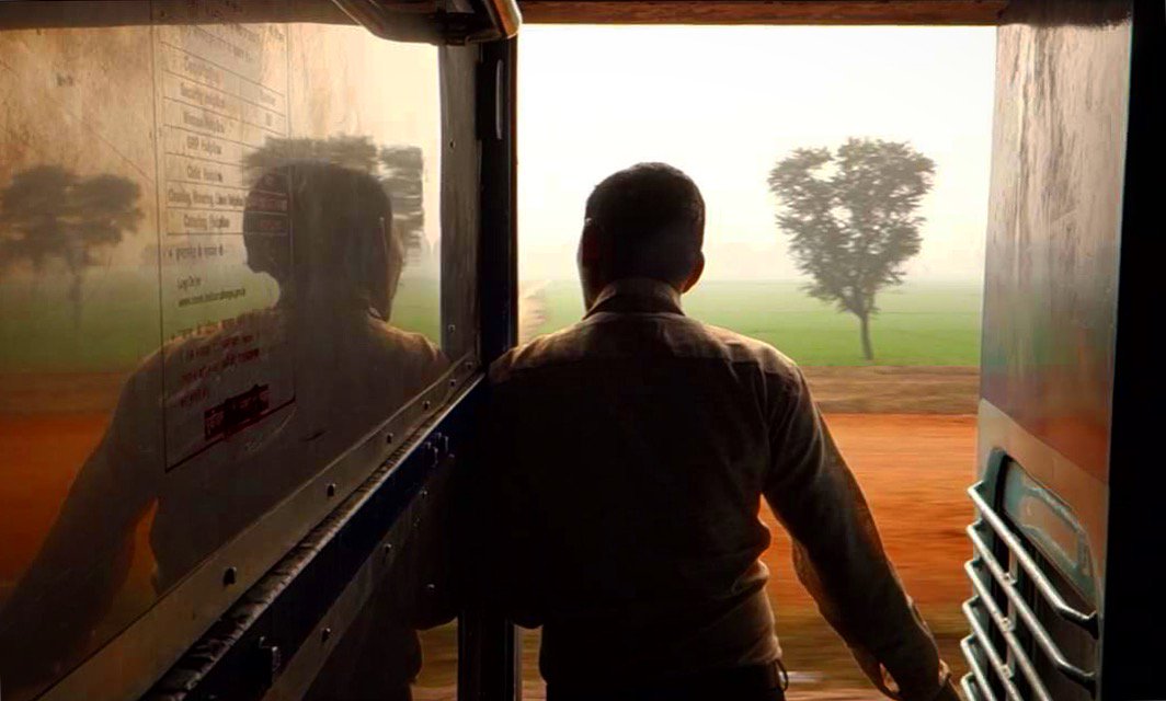 L00PTHEW0RLD's tweet photo. Video: 30h of train in India! #looptheworld #travel #india #video #music #looper https://t.co/JeVllEn65X https://t.co/FrBMRb5gcm
